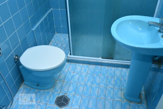 Banheiro de apartamento para alugar com 2 quartos, 70m² em Copacabana, Rio de Janeiro