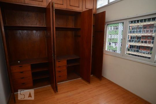 Quarto 1 de apartamento para alugar com 2 quartos, 70m² em Copacabana, Rio de Janeiro