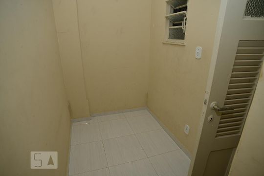 Quarto de Serviço de apartamento para alugar com 2 quartos, 70m² em Copacabana, Rio de Janeiro