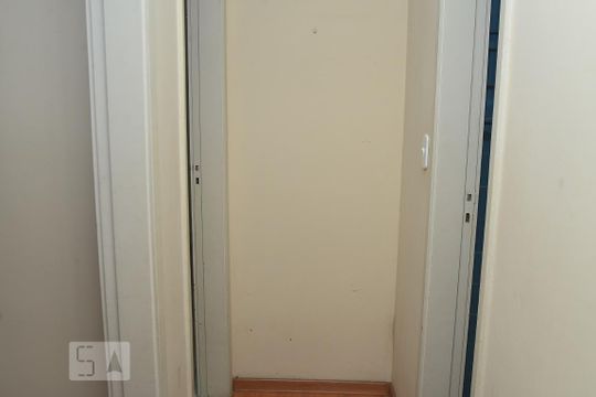 Corredor de apartamento para alugar com 2 quartos, 70m² em Copacabana, Rio de Janeiro