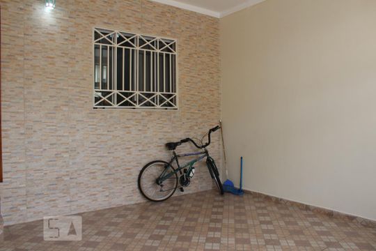 Garagem de casa à venda com 2 quartos, 100m² em Vila Ivg, São Paulo