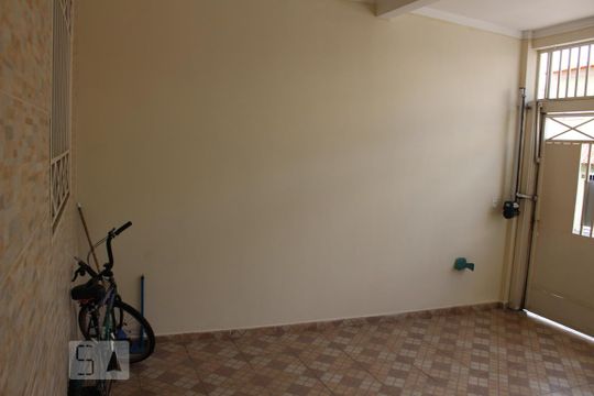Garagem de casa à venda com 2 quartos, 100m² em Vila Ivg, São Paulo