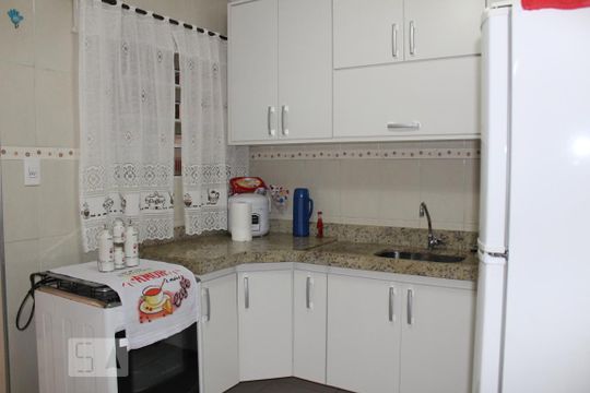 Cozinha de casa à venda com 2 quartos, 100m² em Vila Ivg, São Paulo