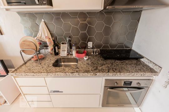 Cozinha de apartamento para alugar com 1 quarto, 50m² em Bela Vista, São Paulo