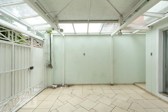 Garagem de casa para alugar com 3 quartos, 150m² em Vila Olímpia, São Paulo