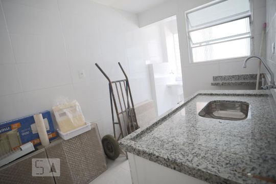 Cozinha de apartamento para alugar com 1 quarto, 55m² em Gonzaga, Santos