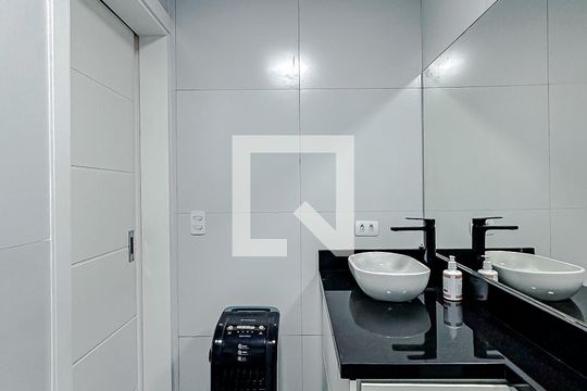 Banheiro de apartamento à venda com 1 quarto, 38m² em Sé, São Paulo