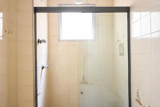 Banheiro de apartamento à venda com 2 quartos, 53m² em Jardim Monte Kemel, São Paulo
