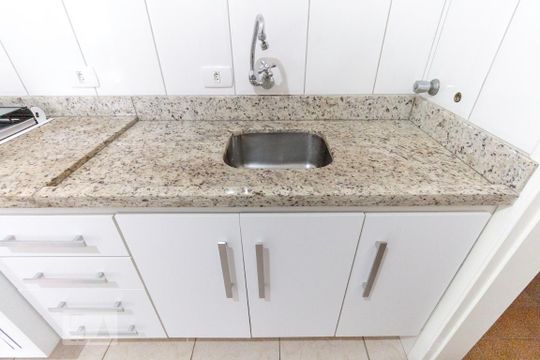 Cozinha de apartamento para alugar com 1 quarto, 50m² em Vila Mariana, São Paulo