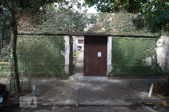 Fachada de casa à venda com 6 quartos, 400m² em Tijuca, Rio de Janeiro