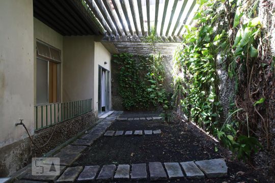 Quintal de casa à venda com 6 quartos, 400m² em Tijuca, Rio de Janeiro
