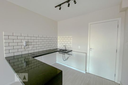 Cozinha de apartamento para alugar com 1 quarto, 30m² em Vila Esperança, São Paulo