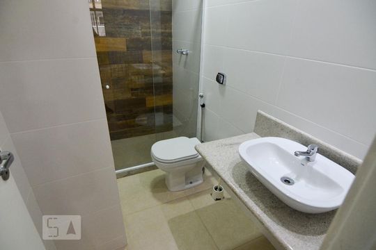 Banheiro Social de apartamento para alugar com 2 quartos, 100m² em Botafogo, Rio de Janeiro