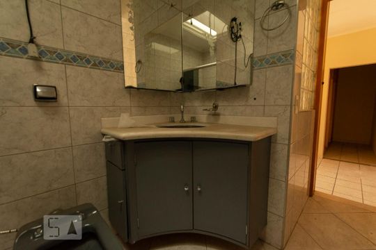 Banheiro de casa para alugar com 3 quartos, 80m² em Vila Zelina, São Paulo