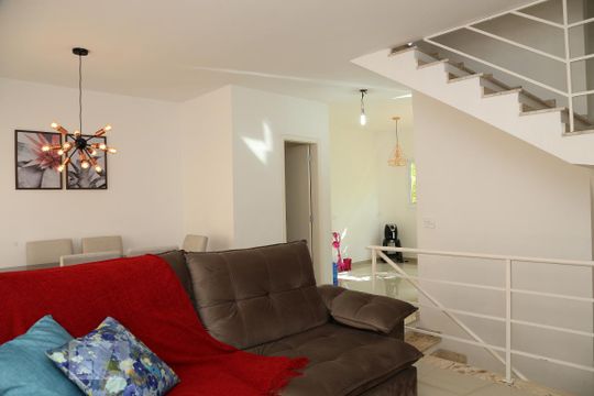 Sala de casa de condomínio à venda com 3 quartos, 128m² em Jardim Oliveiras, Taboão da Serra
