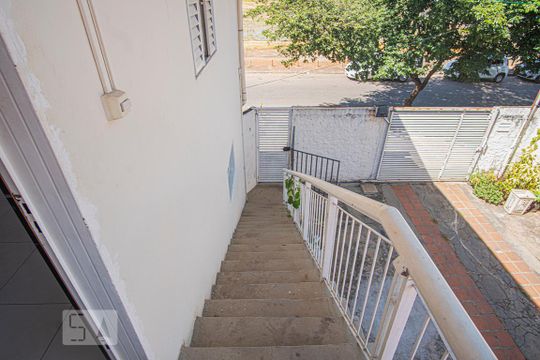 Acesso Escada de kitnet/studio para alugar com 1 quarto, 50m² em Setor Pedro Ludovico, Goiânia