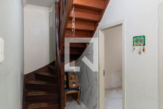 Escadas de casa para alugar com 4 quartos, 200m² em Vila Isabel, Rio de Janeiro
