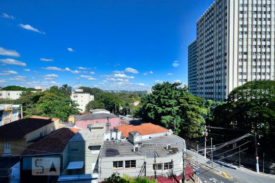 Vista de apartamento à venda com 2 quartos, 98m² em Alto de Pinheiros, São Paulo