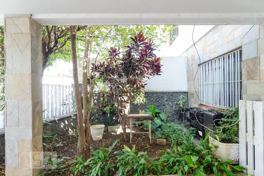 Garagem de casa à venda com 2 quartos, 111m² em Saúde, São Paulo