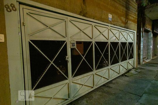 Fachada de casa à venda com 4 quartos, 285m² em Vila Monumento, São Paulo