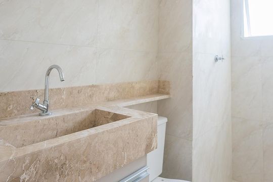 Banheiro de apartamento à venda com 2 quartos, 50m² em São Pedro, Osasco
