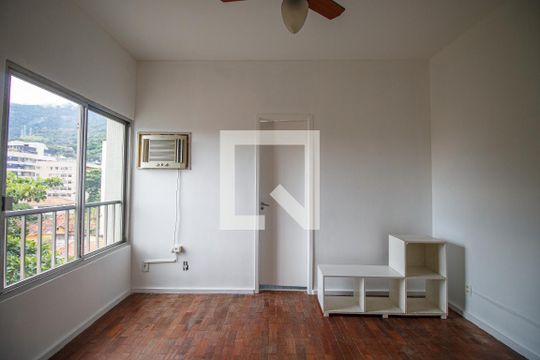 Suíte de apartamento para alugar com 3 quartos, 80m² em Tijuca, Rio de Janeiro