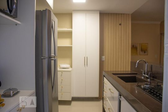 Cozinha de apartamento para alugar com 2 quartos, 98m² em Barra da Tijuca, Rio de Janeiro