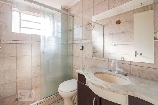 Banheiro de apartamento para alugar com 1 quarto, 60m² em Partenon, Porto Alegre