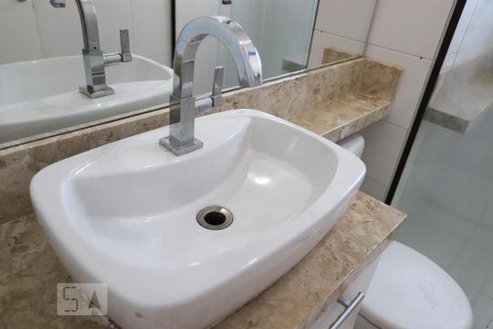 Banheiro de apartamento para alugar com 2 quartos, 51m² em Vila São João, Barueri