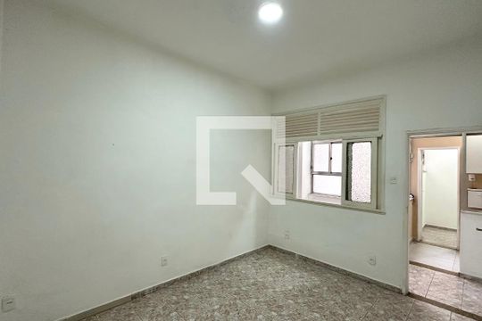 Quarto de apartamento para alugar com 2 quartos, 70m² em Botafogo, Rio de Janeiro