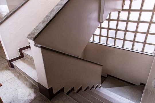 Escada de apartamento para alugar com 3 quartos, 150m² em Prado, Belo Horizonte