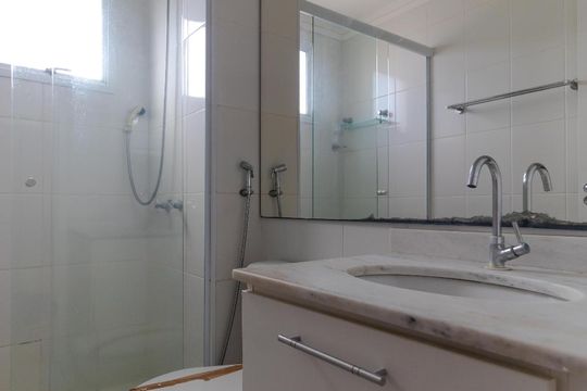 Banheiro da Suíte de apartamento para alugar com 3 quartos, 76m² em Chácara Primavera, Campinas