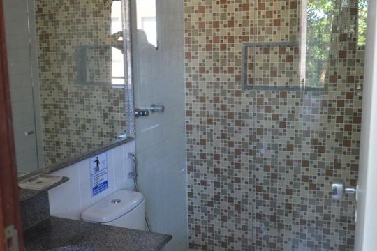 Banheiro de apartamento para alugar com 1 quarto, 33m² em Barra, Salvador