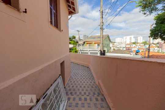 Entrada Lateral de casa para alugar com 4 quartos, 100m² em Umuarama, Osasco