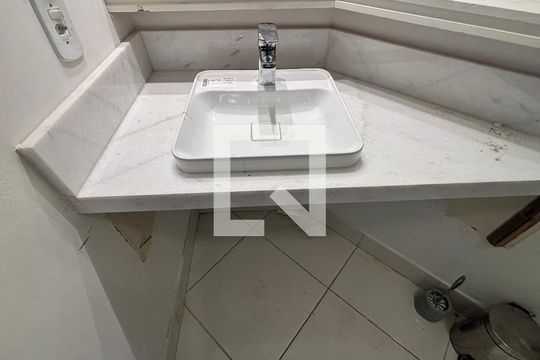 Banheiro de apartamento para alugar com 1 quarto, 42m² em Jardim Paulistano, São Paulo
