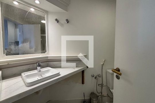 Banheiro de apartamento para alugar com 1 quarto, 42m² em Jardim Paulistano, São Paulo