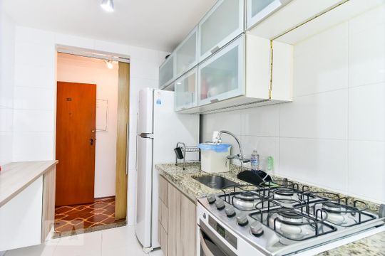 Cozinha de apartamento para alugar com 2 quartos, 62m² em Vila Mascote, São Paulo