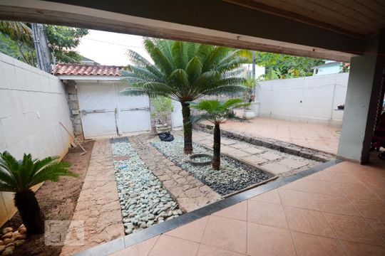 Quintal de casa à venda com 5 quartos, 500m² em Vargem Pequena, Rio de Janeiro