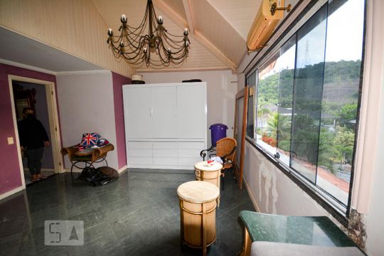 Sótão de casa à venda com 5 quartos, 500m² em Vargem Pequena, Rio de Janeiro