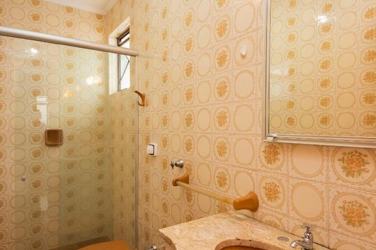 Banheiro de apartamento para alugar com 1 quarto, 40m² em Santa Cecília, Porto Alegre