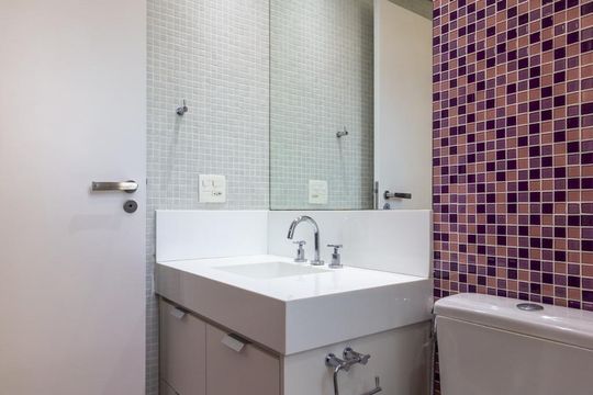 Banheiro da Suíte 3 de apartamento para alugar com 3 quartos, 220m² em Empresarial 18 do Forte, Barueri