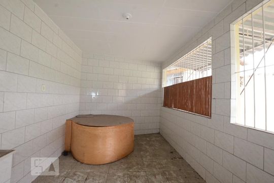 Área de Serviço de casa para alugar com 2 quartos, 90m² em Vila Kosmos, Rio de Janeiro