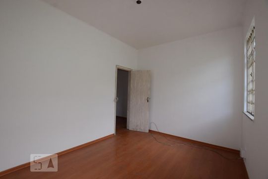 Quarto 1 de casa para alugar com 2 quartos, 90m² em Vila Kosmos, Rio de Janeiro