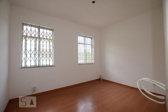 Quarto 1 de casa para alugar com 2 quartos, 90m² em Vila Kosmos, Rio de Janeiro