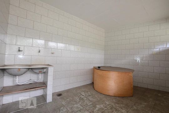 Área de Serviço de casa para alugar com 2 quartos, 90m² em Vila Kosmos, Rio de Janeiro