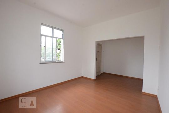 Sala de casa para alugar com 2 quartos, 90m² em Vila Kosmos, Rio de Janeiro