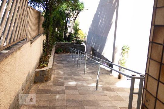 Entrada de apartamento para alugar com 2 quartos, 81m² em Itapoã, Belo Horizonte