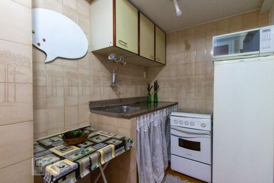 Cozinha de kitnet/studio para alugar com 1 quarto, 25m² em Flamengo, Rio de Janeiro