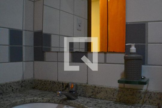 Banheiro de kitnet/studio para alugar com 1 quarto, 30m² em Caminho das Árvores, Salvador