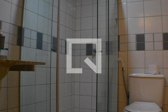 Banheiro de kitnet/studio para alugar com 1 quarto, 30m² em Caminho das Árvores, Salvador